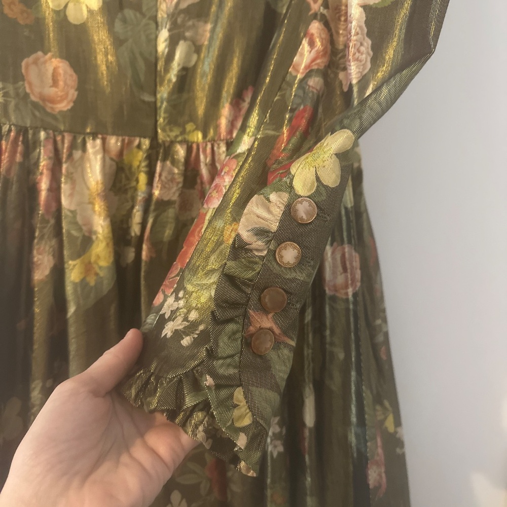 Dress - Picture 6 of 8